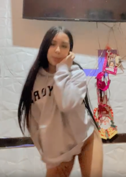 Morra pendeja mostrando su cuquita virgen + video 15