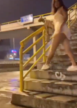 Morocha borracha hace diabluras en la calle + video 13