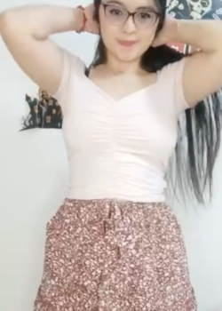 Minita caliente se encuera toda + video 17