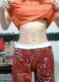 Jovencita arrecha lo quiere mostrar todo + video 17