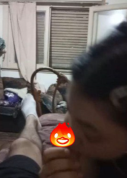 Cuando ve a su hermano pajeándose ella va y se lo mama + video 15