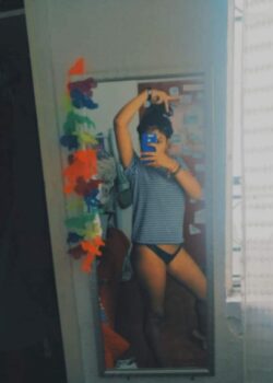 Primita menea el culo riquisimo cuando no estan sus papás + VIDEOS 9