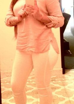 🔥 La PROFESORA CANTANTE que se volvió VIRAL: ¿Qué hace CACHONDA en CLASES con ese CULAZO? 😱 13