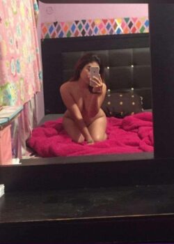 Ella es una GATITA en celo 18