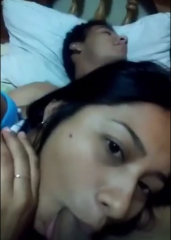 JUGANDO se la comienza a chupar a su AMIGO + Video 16