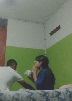 Le compra una HAMBURGUESA para culiarsela + VIDEO 13