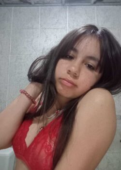 Jovencita con cara de mosquita muerta + video 11