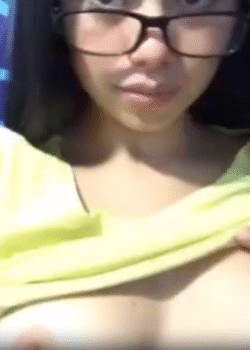 Peladita tetona demostrando porque es la putita muy rica del cole 1