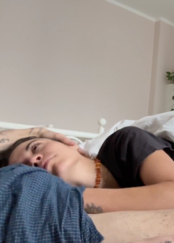 Pasé mi mañana acurrucándome con su polla hasta que me cogieron duro 16