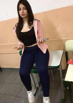 COLEGIALA patona con un culote rico .... 15