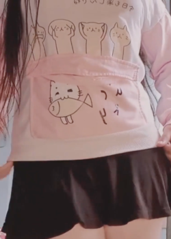 Nenita rebotando su gran culo y pequeño coño perfecto 9