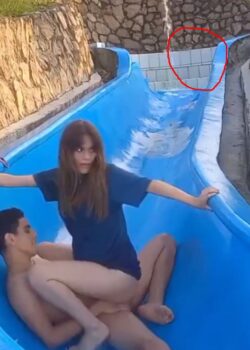 FOLLANDO en el tobogan de la piscina 10