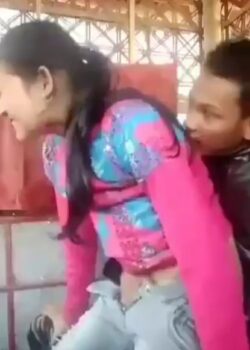 Cuidando a la sobrina despues de clases 9
