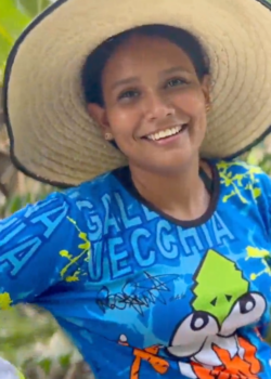 Campesina inocente es follada a cambio de unas gallinas 11