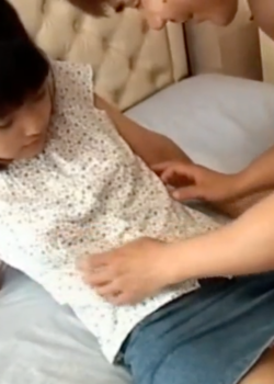Desagradable TIO morboso tocando Cogiendo a esta INOCENTE morra 2