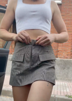 Pillada masturbándose en bragas y follada por su padrastro 4