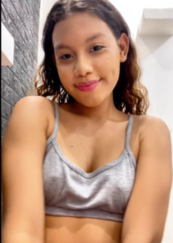 Jovencita muestra su rico cuerpo terminando en orgasmo 12