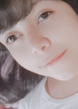 Chica virgen masturbándose 5