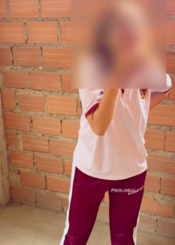 Ay amor no me grabes mis padres se darán cuenta que no fui a la ESCUELA 1