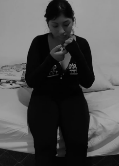 JOVENCITA llega a un casting desesperada por DINERO 12