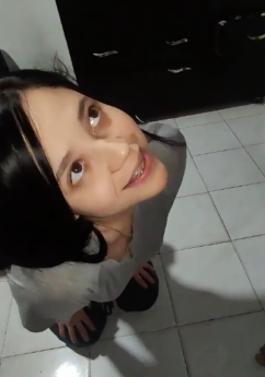 Mi prima sacándome la leche riquísima 10